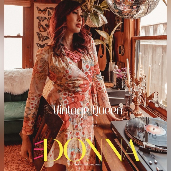 Vintage 70s Flower Power Long Sleeve Wrap Dress (as seen on ViaDonna Magazine) 6 - Picture 2 of 3